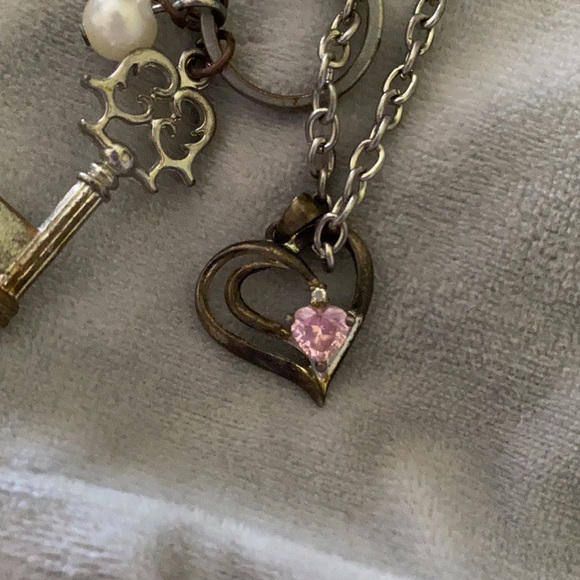 Fantasy Decorated Old-Styled Necklace - Picture 6 of 7